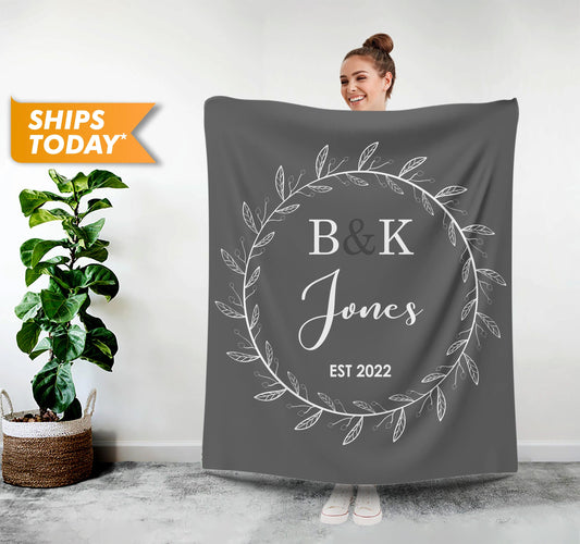 Mr and Mrs Personalized Blanket for Couples, Wedding Gift - Custamazegifts.com